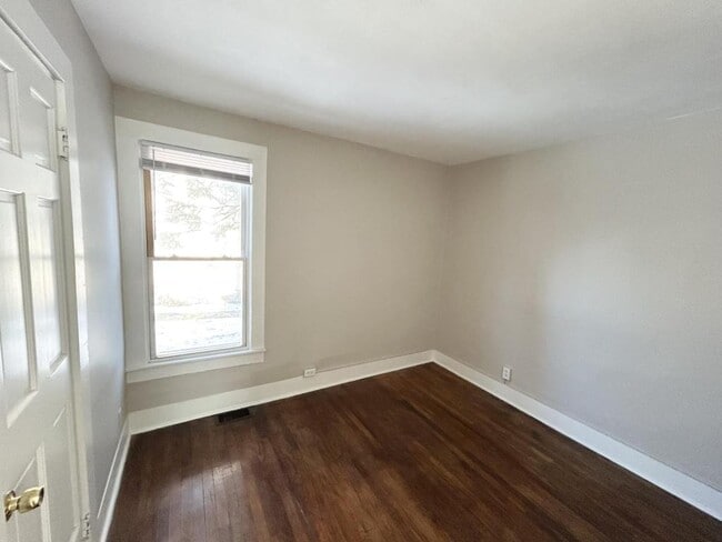 Building Photo - 519 S Midler Ave