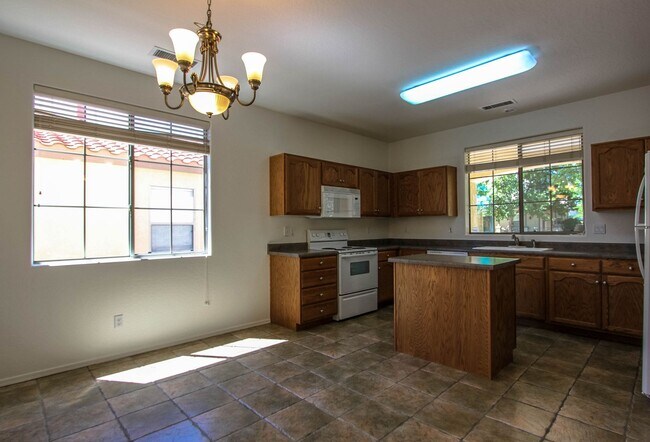 Building Photo - 3 Bedroom in Stoneridge