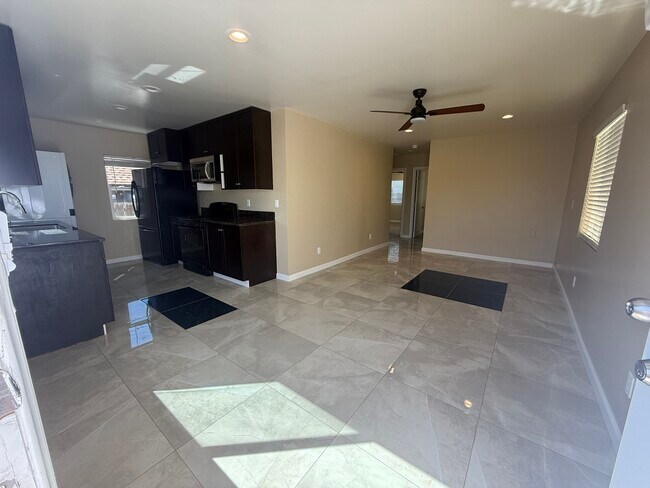 Building Photo - 4858 Palm Ave