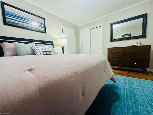 Building Photo - 918 Harris St