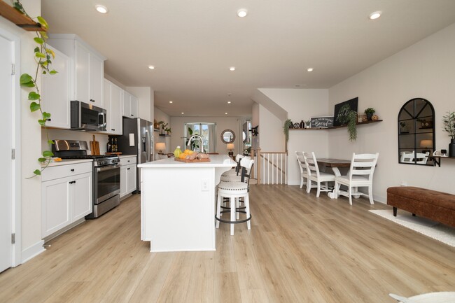 Building Photo - 302 Lydia St