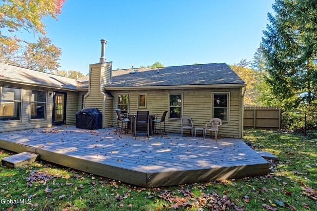 Building Photo - 638 Top Ridge Dr