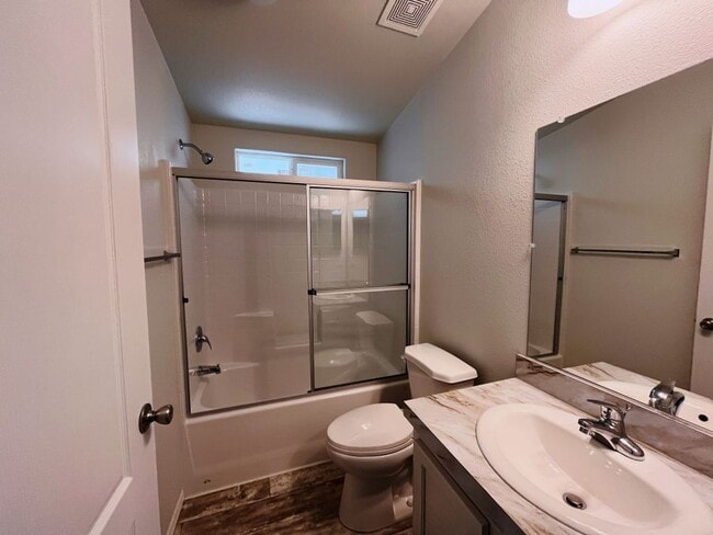 Building Photo - 4400 W Florida Ave