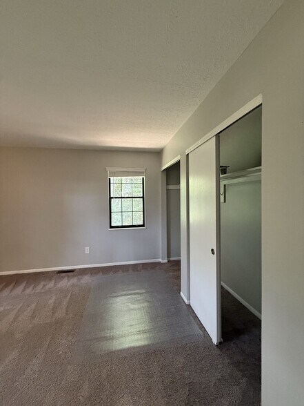 Building Photo - 146 Blakeford Dr