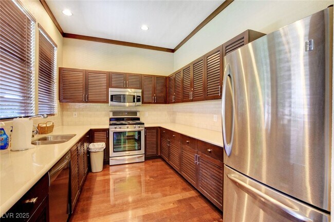 Building Photo - 251 S Green Valley Pkwy