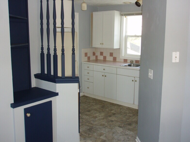 Kitchen - 759 Veto St NW