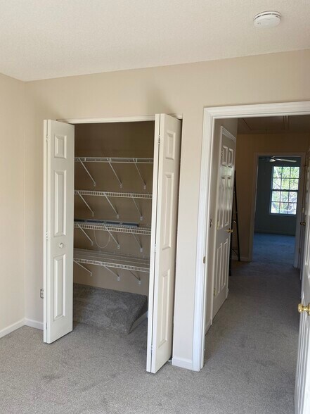 Building Photo - 102 Watertree Ln