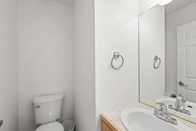 Building Photo - Well-appointed 3-Bedroom Townhome Near Downtown Kenmore & Bothell