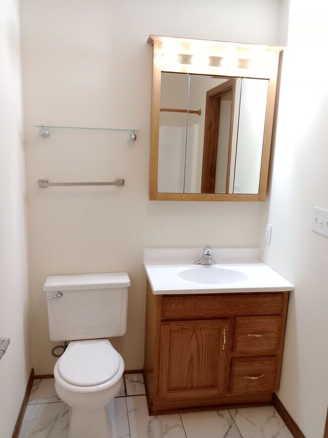 Building Photo - Charming 3 Bedroom, 2 Bath Single Family H...