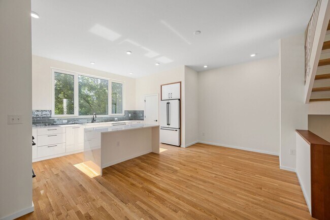 Building Photo - 223 S Stafford Ave