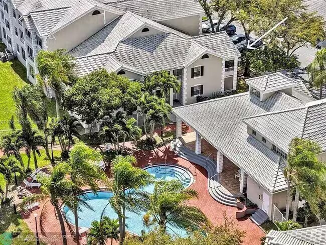 Building Photo - 2820 N Oakland Forest Dr