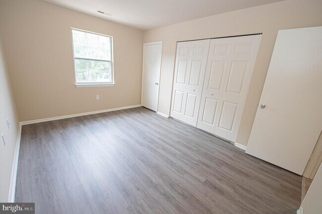 Building Photo - 810 College Ln