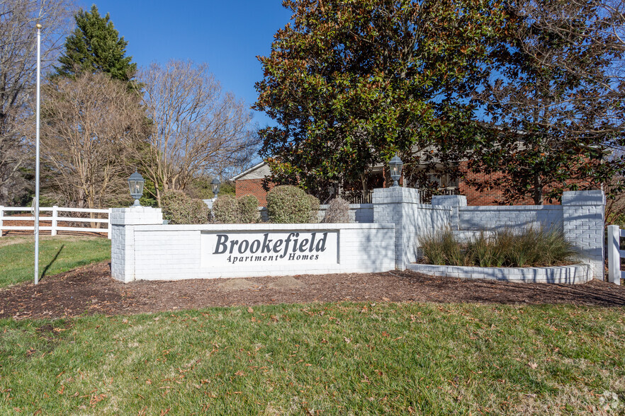 Primary Photo - Brookefield Apartments