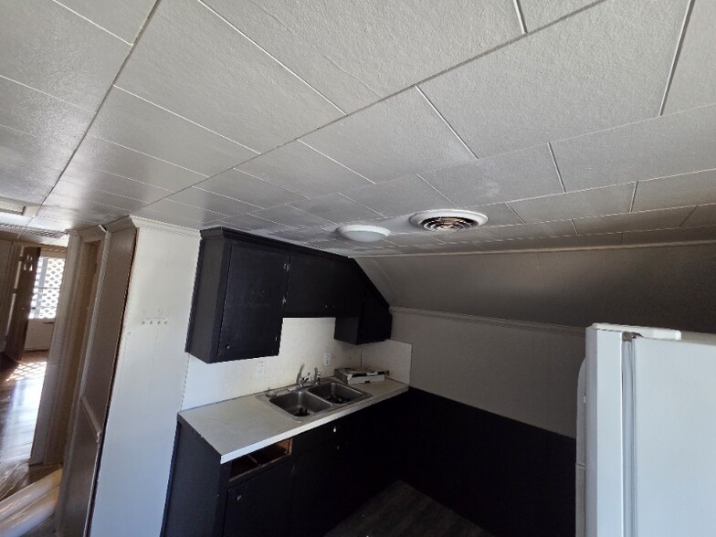 Building Photo - 517 Broad St