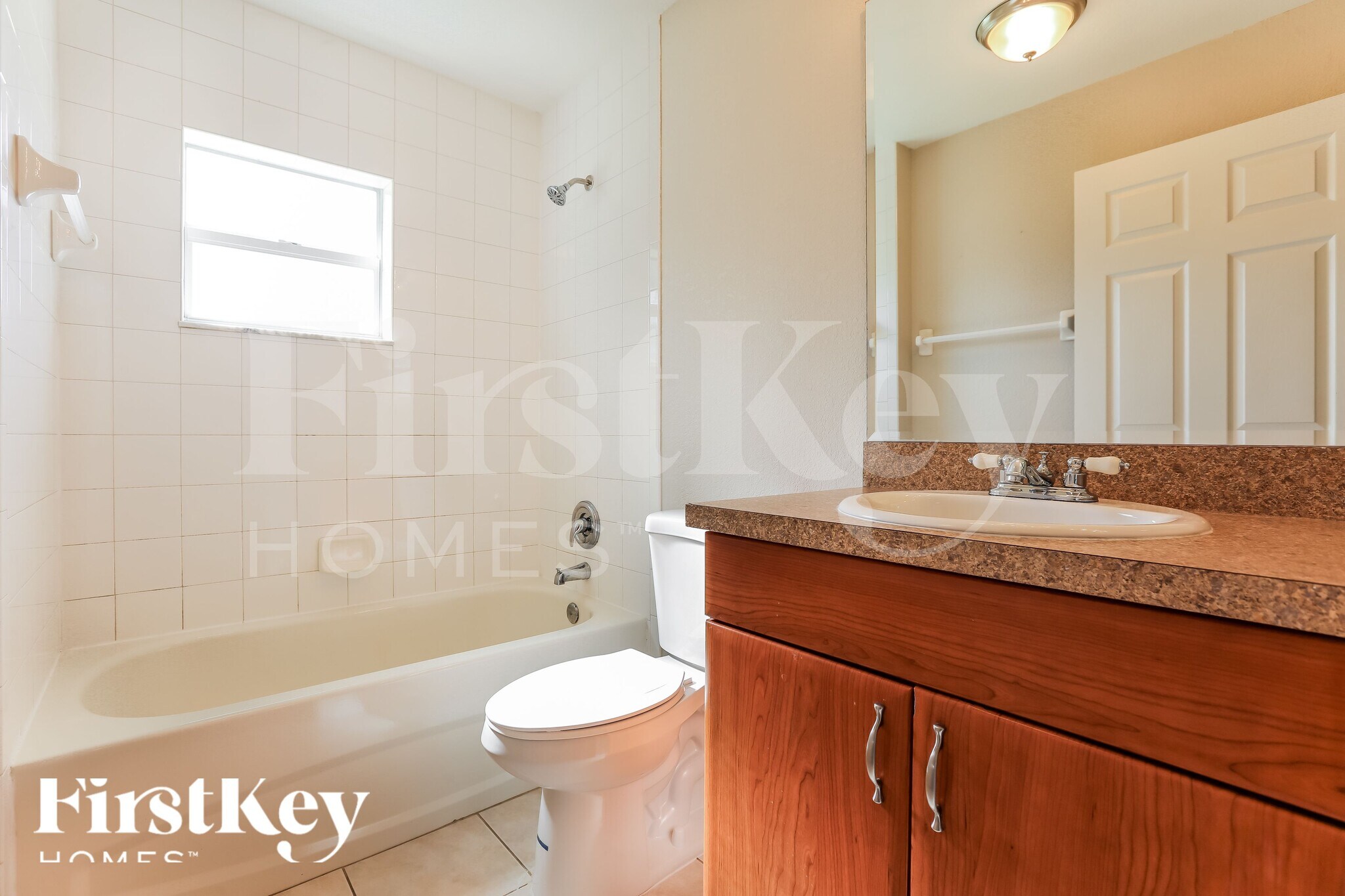 Building Photo - 2637 Lacroix Ave