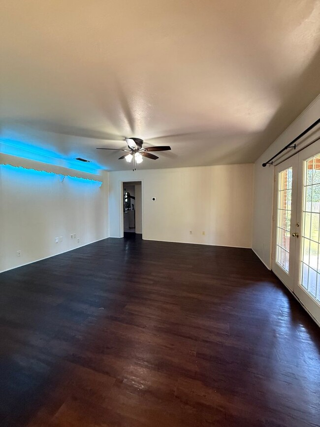 Building Photo - 3/2/2 in ALEDO - BIG YARD - GREAT PRICE!!!