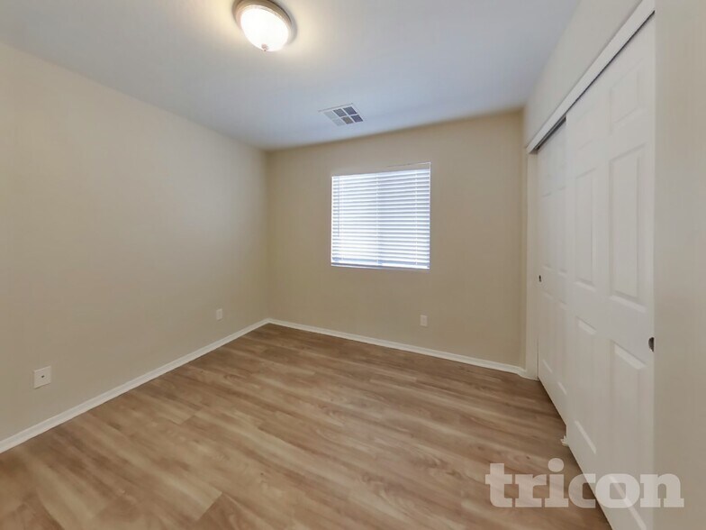 Building Photo - 1627 W Prospector Way