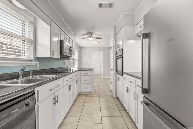 Building Photo - 1708 War Eagle Dr