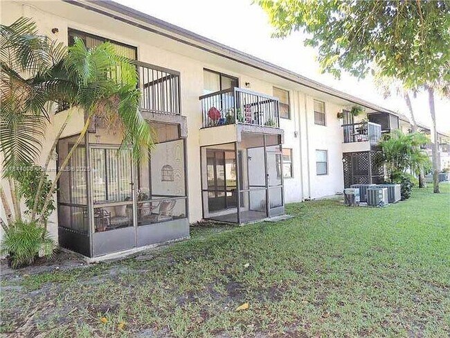 Building Photo - 6010 Shaker Wood Cir