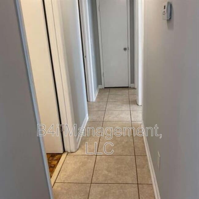 Building Photo - 8103 Creekstone Ct