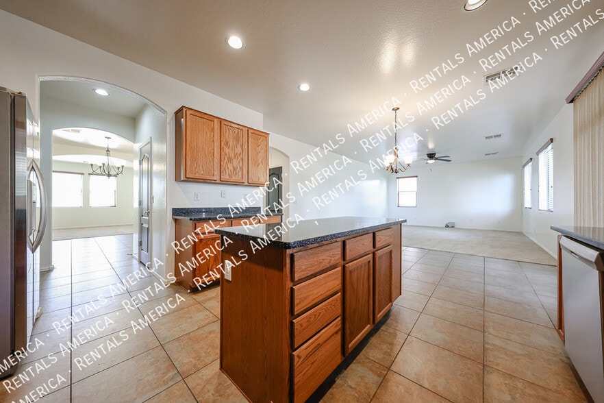 Building Photo - 43608 Caven Dr