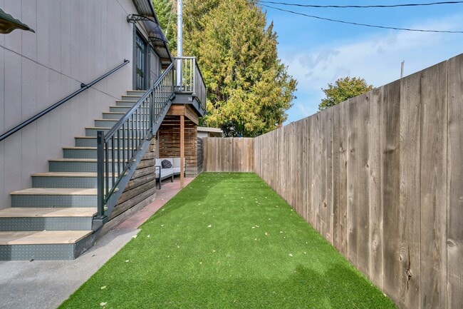 Building Photo - Private ADU available in Burien (garages n...