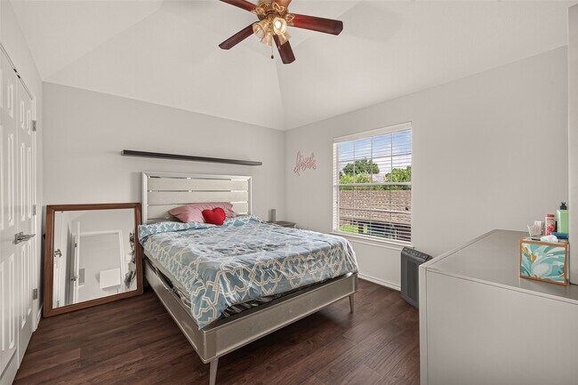 Building Photo - 6514 Kings Summit Dr