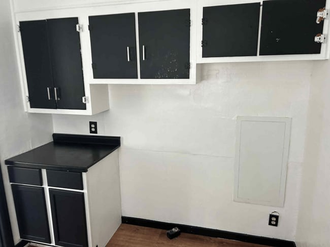 Building Photo - 128 Elm St