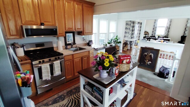 Building Photo - 887 Hanover Rd