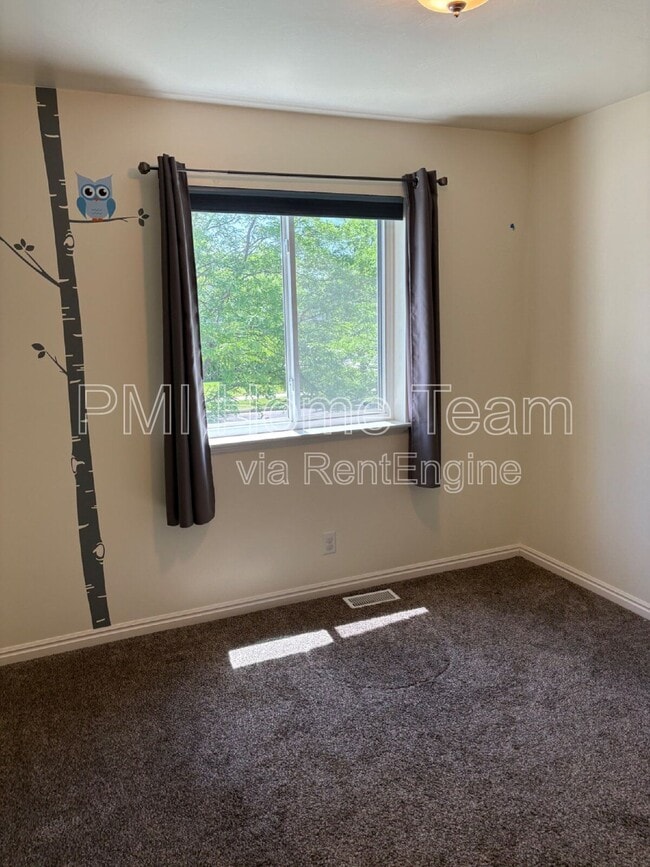 Building Photo - 1489 W 690 S