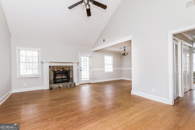 Building Photo - 150 Cedar Creek Ct