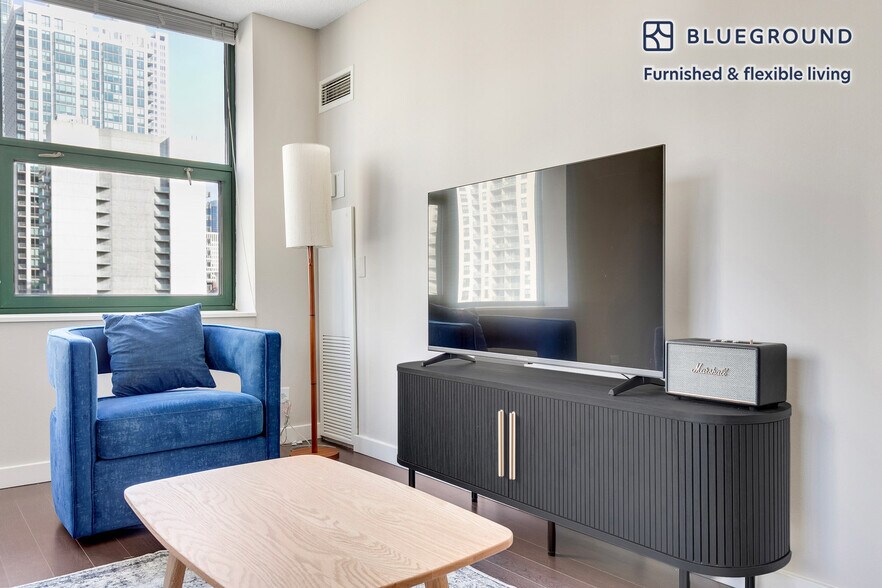 Building Photo - 77 W Huron St