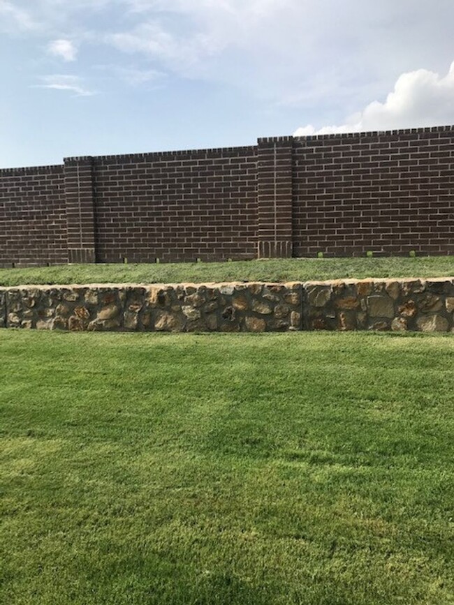 Building Photo - 3/2/2 Heights of Weatherford Estates