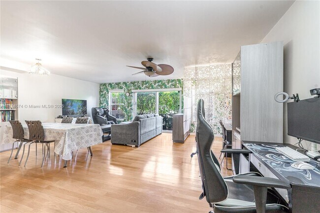 Building Photo - 680 Tennis Club Dr