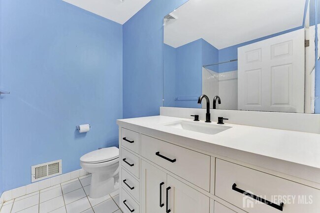 Building Photo - 102 Berkshire Dr