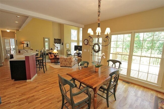 Building Photo - 10930 Donamere Dr