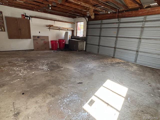 Building Photo - 2145 Lakeshire Dr