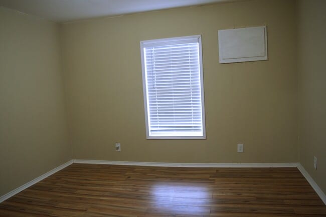 Building Photo - 2623 Irwin Dr