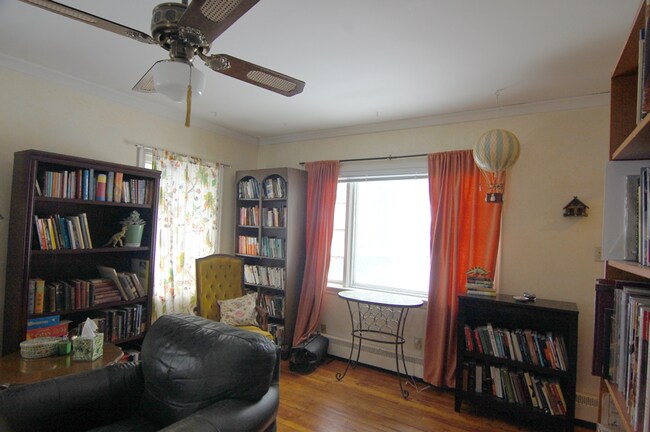 Building Photo - 704 S Grove St