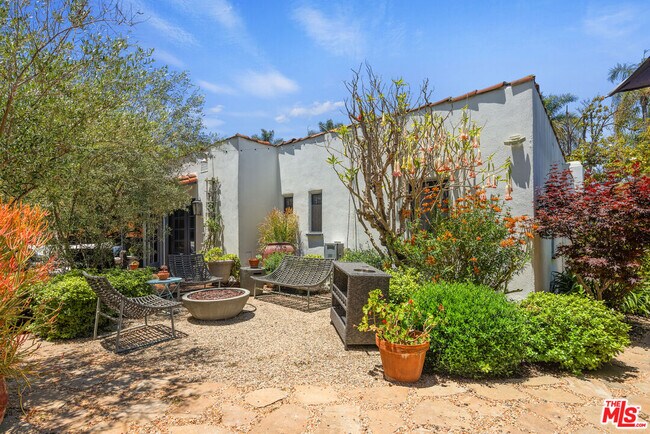 Building Photo - 1116 S La Jolla Ave