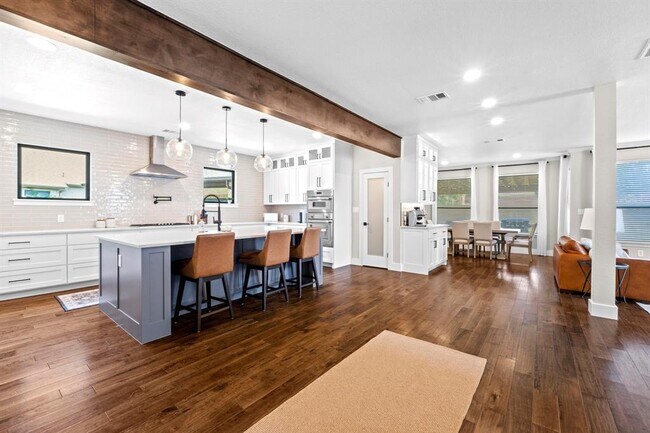 Building Photo - 104 Hazeltine Dr
