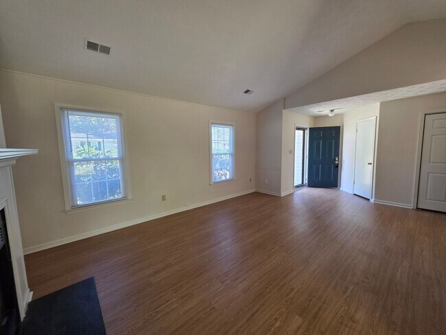 Building Photo - Move In Ready 3 Bedroom Ranch!