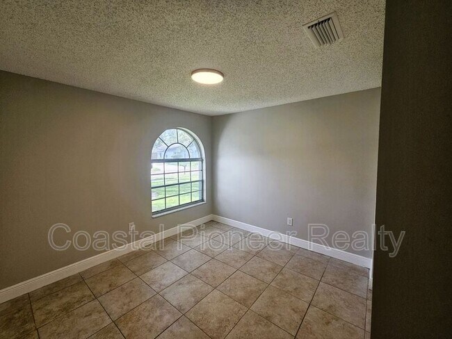 Building Photo - 1407 Mohrlake Dr