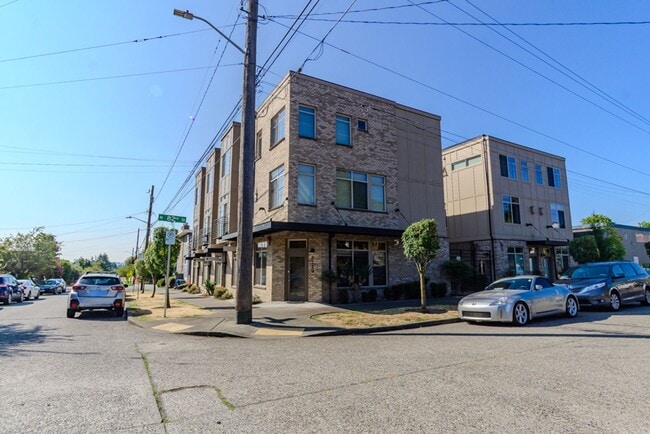 Primary Photo - 3Bd/2.5Ba Seattle Townhouse