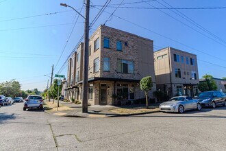Building Photo - 3Bd/2.5Ba Seattle Townhouse