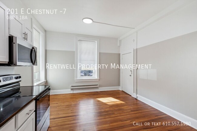 Building Photo - 201 E Chestnut St