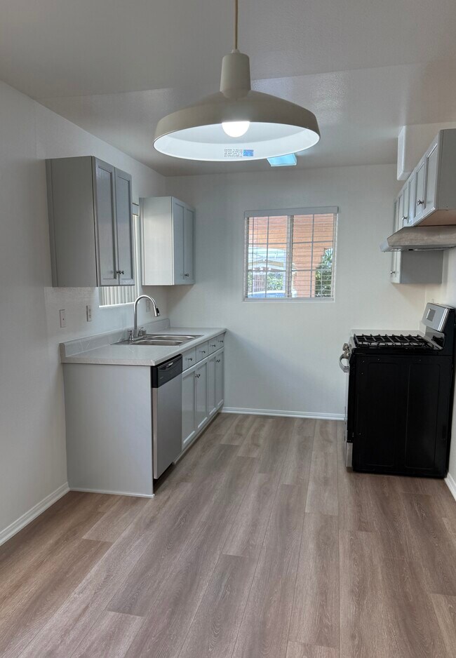 Building Photo - 1211 W 164th St