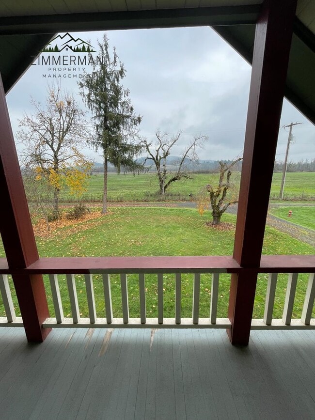 Building Photo - Adorable Updated Farmhouse in Creswell, OR