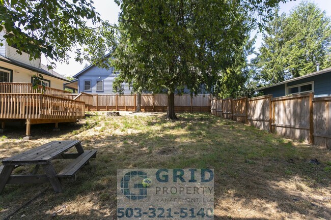 Building Photo - 4+ Bedroom, 2 Bath Craftsman Bungalow Avai...