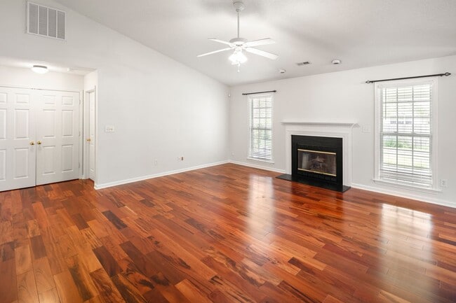 Building Photo - Home in Livingston Farms!